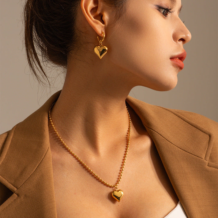 Amálie – Zlatý náhrdelník s moderním medailonem.