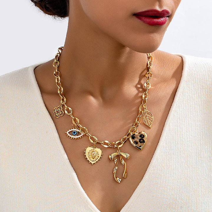 Teresa – Náhrdelník s výraznými prvky.