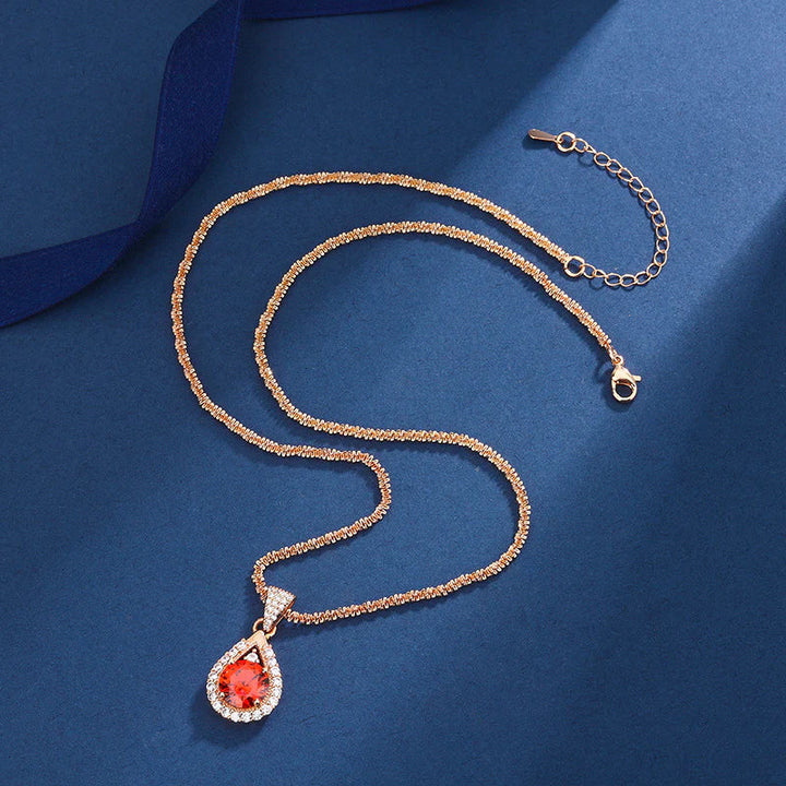 Karolína – Přívěsek s rubínem a kulatým brusem.