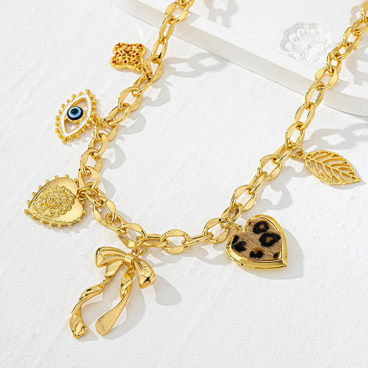 Teresa – Náhrdelník s výraznými prvky.