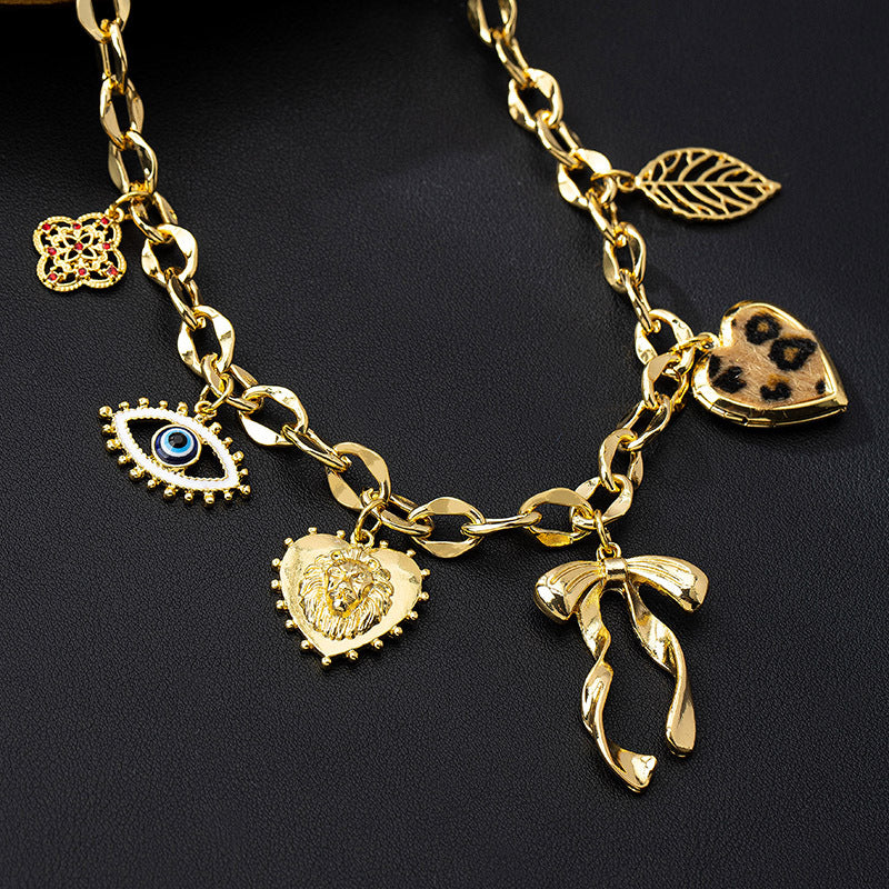 Teresa – Náhrdelník s výraznými prvky.