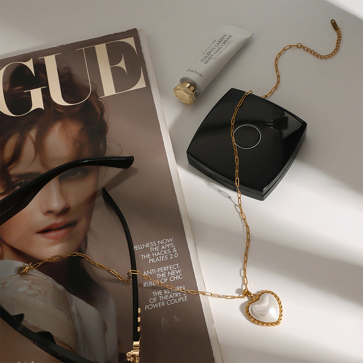 Viktorie – Zlatý náhrdelník s elegantním přívěskem.