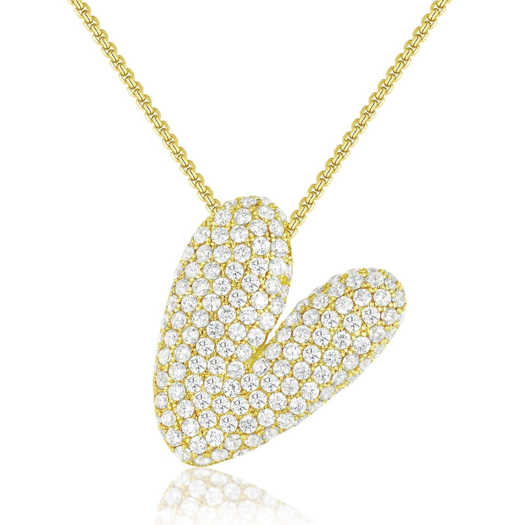 Frieda – Zlatý řetízek s organickým přívěskem.