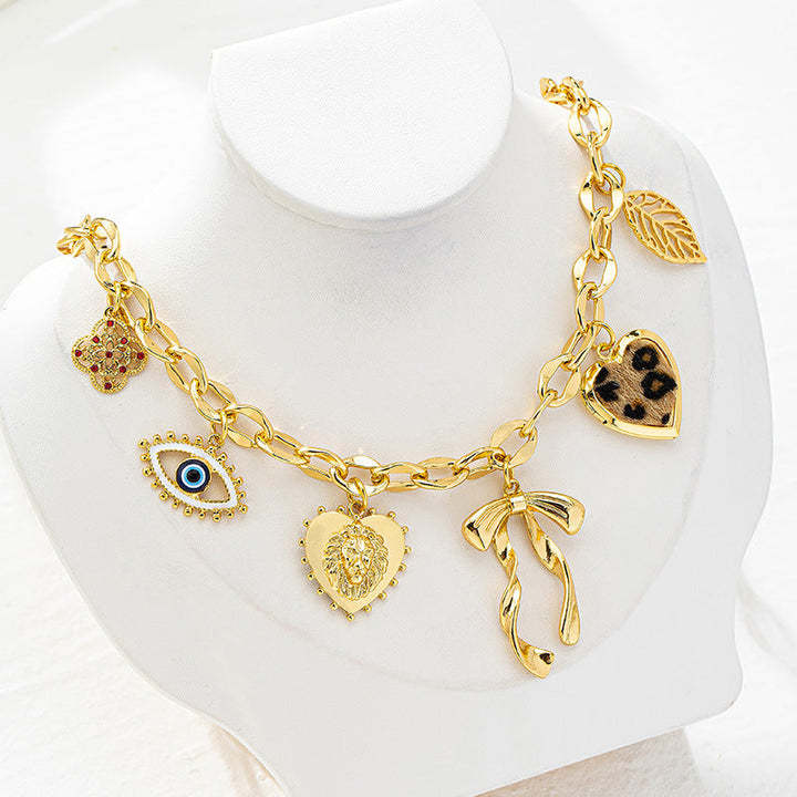 Teresa – Náhrdelník s výraznými prvky.