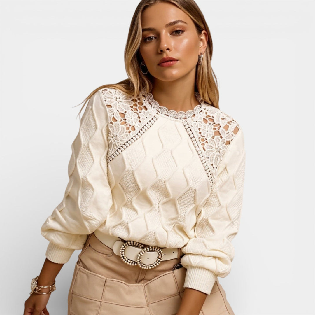 Leokadia – Pletený svetr s krajkovými akcenty na ramenou