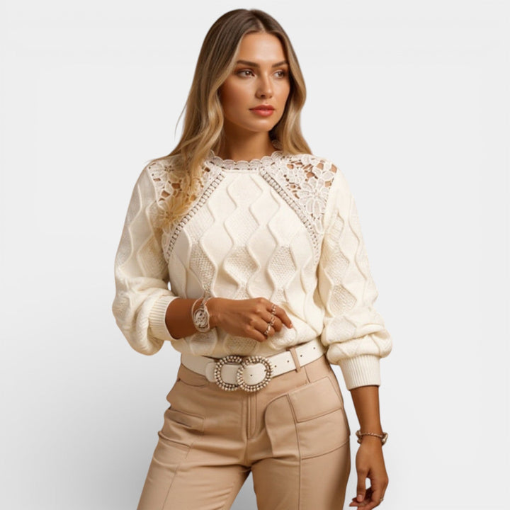 Leokadia – Pletený svetr s krajkovými akcenty na ramenou