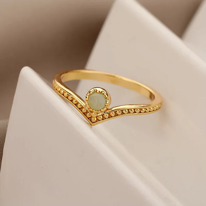 Elegantní zlatý prsten s opálem ve tvaru kapky