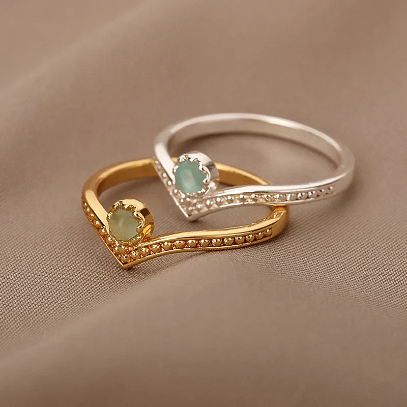 Elegantní zlatý prsten s opálem ve tvaru kapky