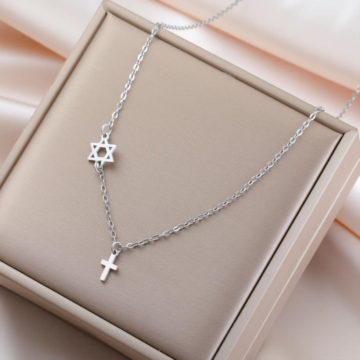 Přívěsek s posvátnou hvězdou a křížem