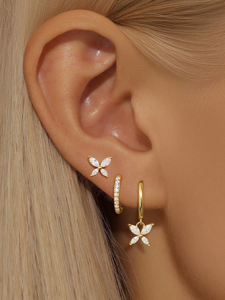 Patricia – Zlaté náušnice s jemnou strukturou.