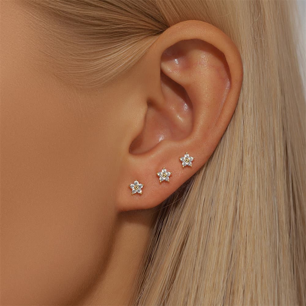 Amélie – Jemné zlaté náušnice s pohybem.