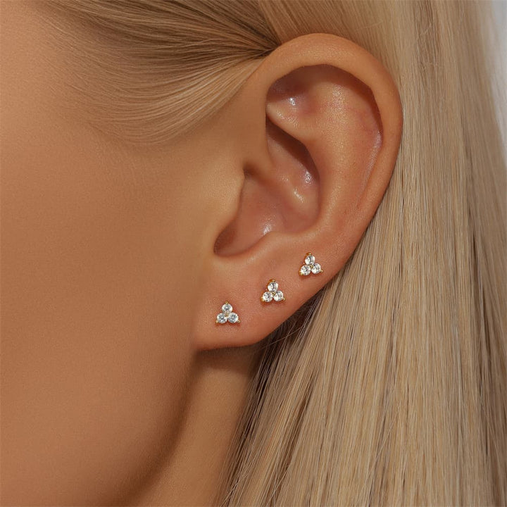 Klára – Zlaté náušnice s minimalistickým tvarem.