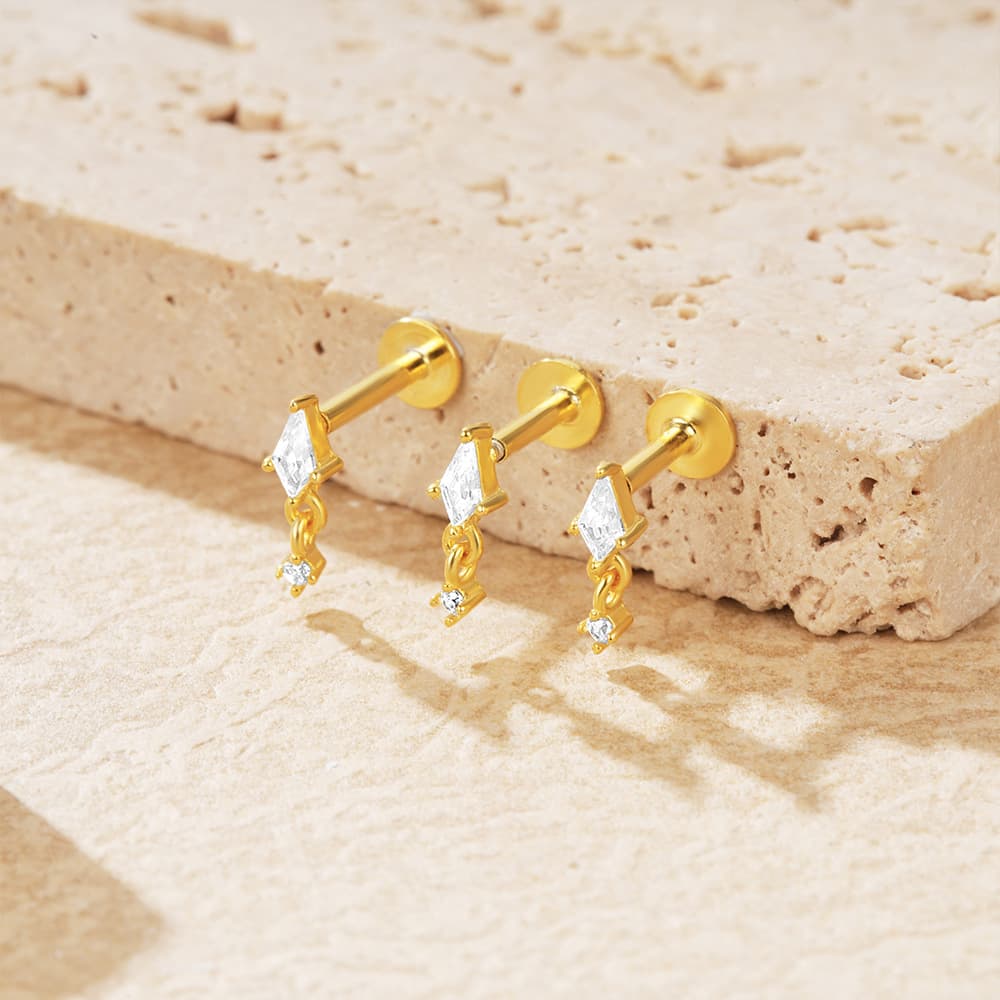 Sofie – Jemné zlaté kruhy s jemným leskem.