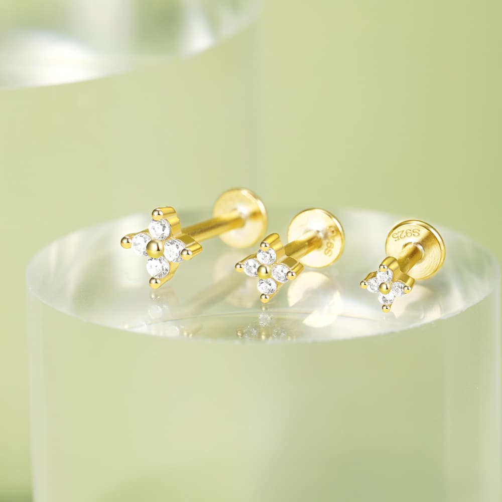 Tereza – Jemné zlaté kruhy s třpytivým akcentem.