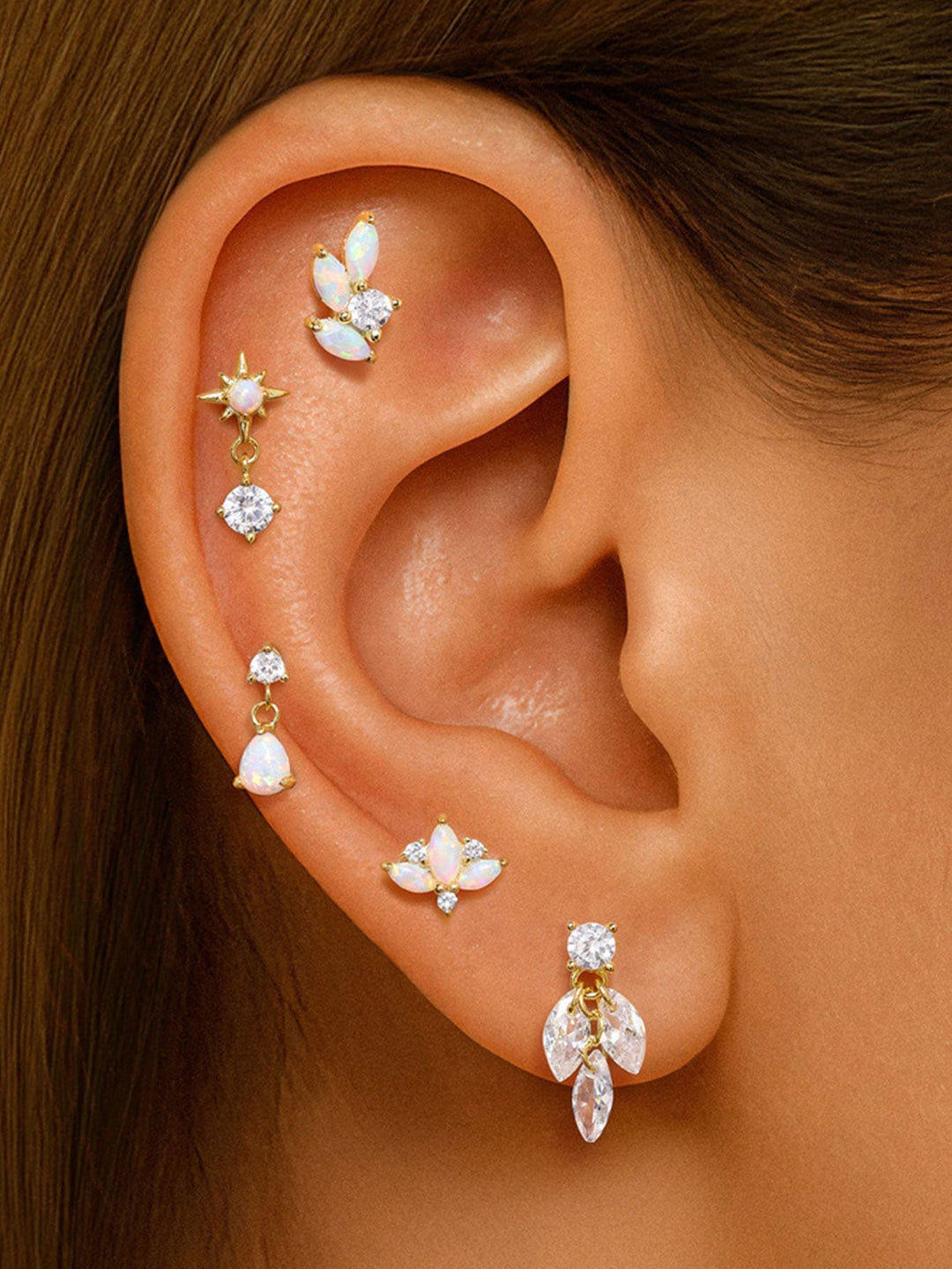 Kateřina – Jemné zlaté náušnice s pohybem.