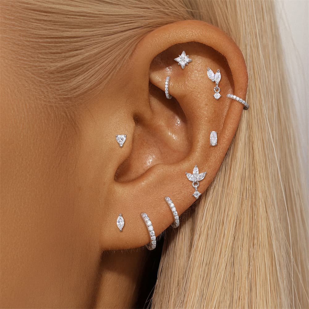 Helena – Zlaté náušnice s organickým designem.