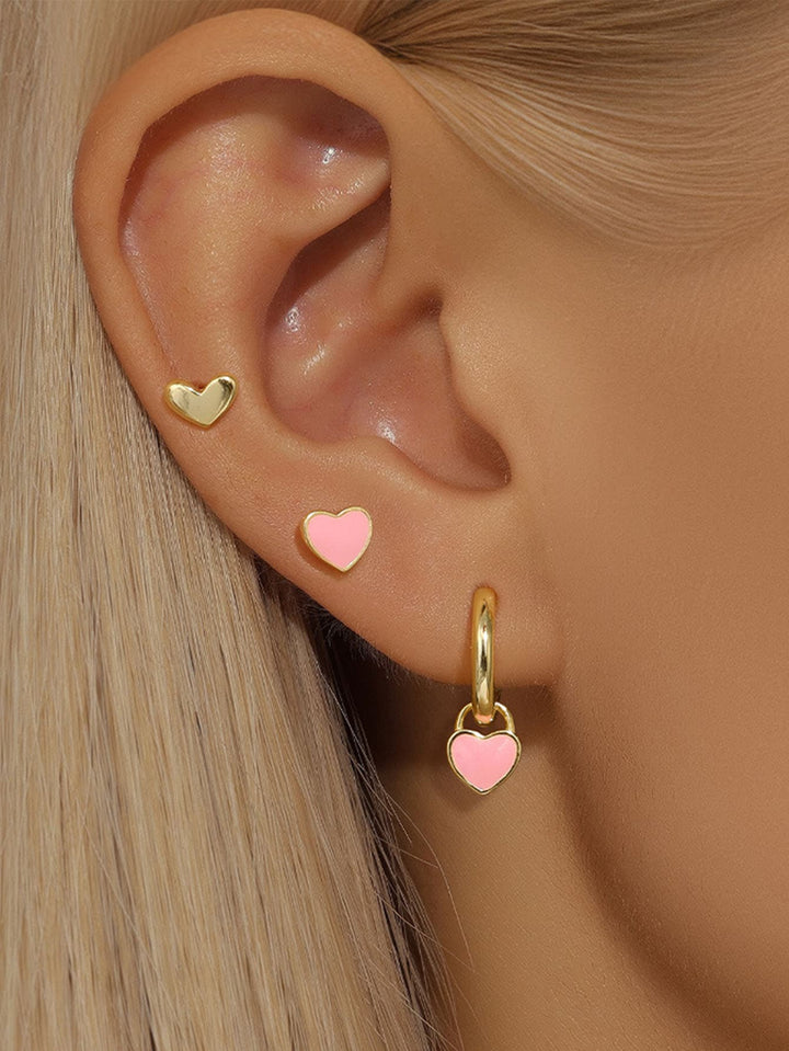 Isolda – Jemné zlaté náušnice se strukturovaným povrchem.