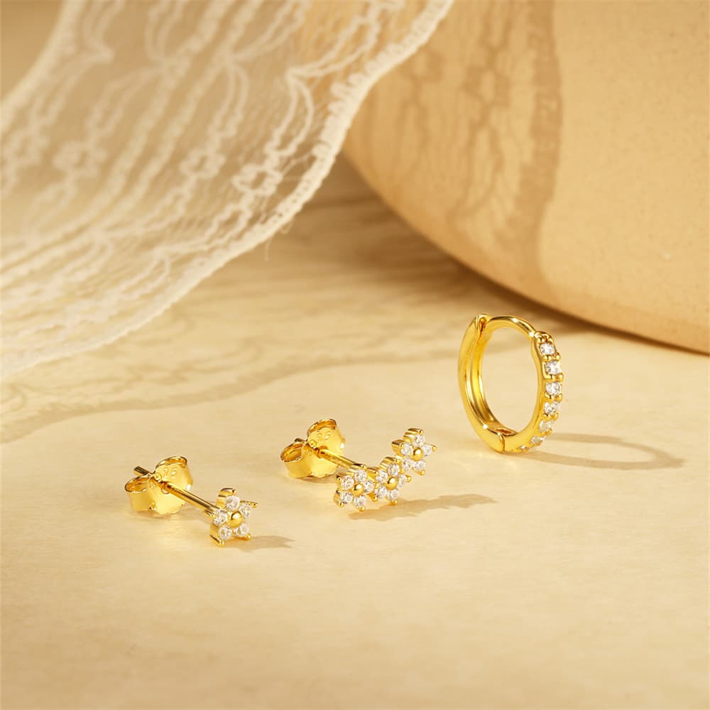 Johana – Jemné náušnice s čistým designem.