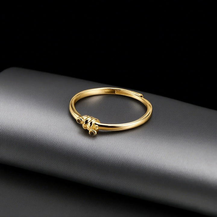 Elegantní malý krystalový prsten