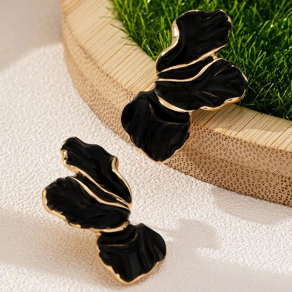 Konturované květinové náušnice