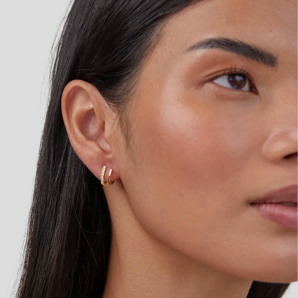 Sabina – Zlaté kruhy s geometrickým twistem.