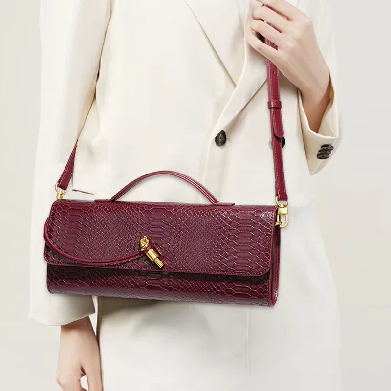 Sammi Kabelka s hadím potiskem