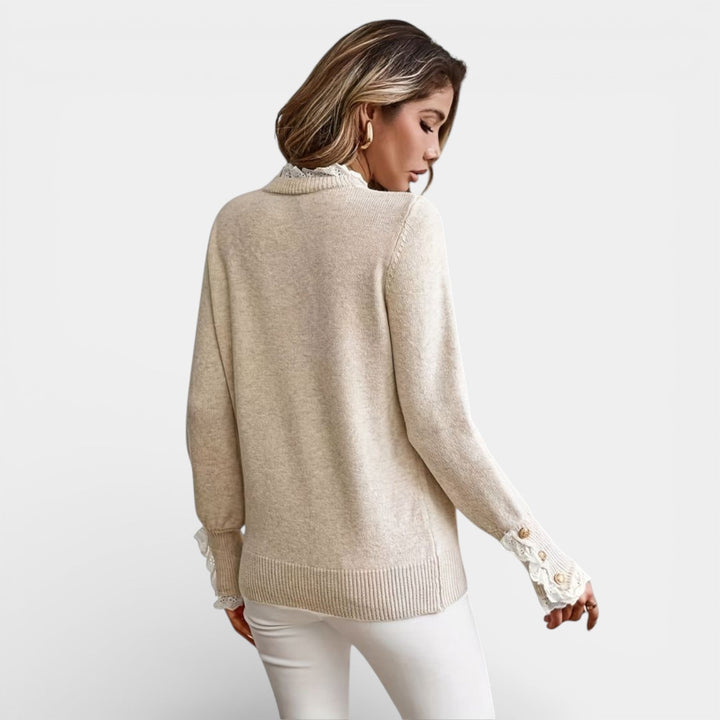 Anastazja – Svetřík s krajkovými manžetami a ozdobnými knoflíky