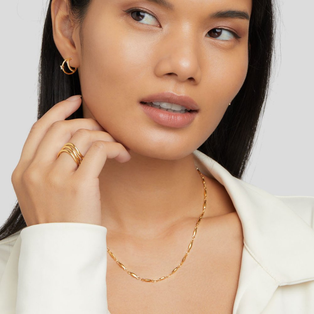 Magdaléna – Jemný zlatý náhrdelník s delikátními články.