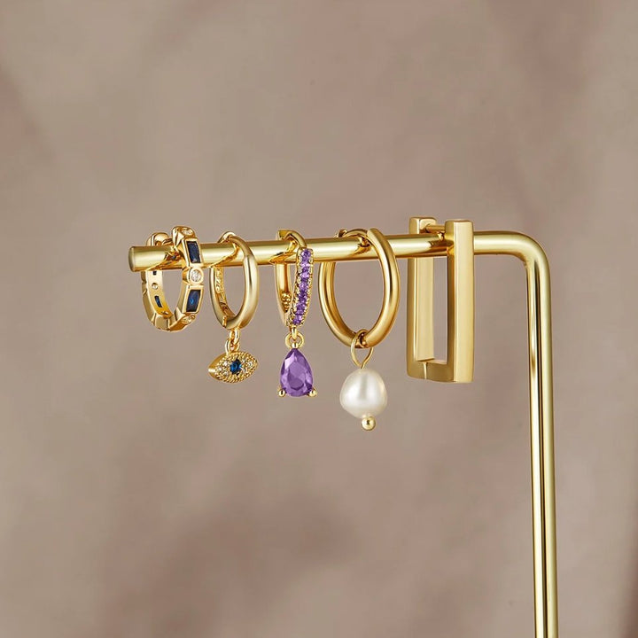 Luana – Zlaté náušnice s jemnou perlou.