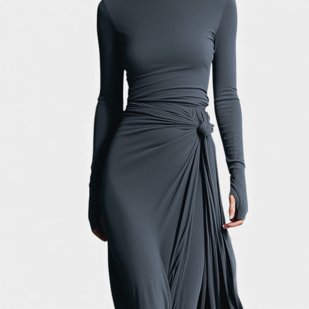 Anna – Elegantní šaty s bočním uzlem a jemným leskem
