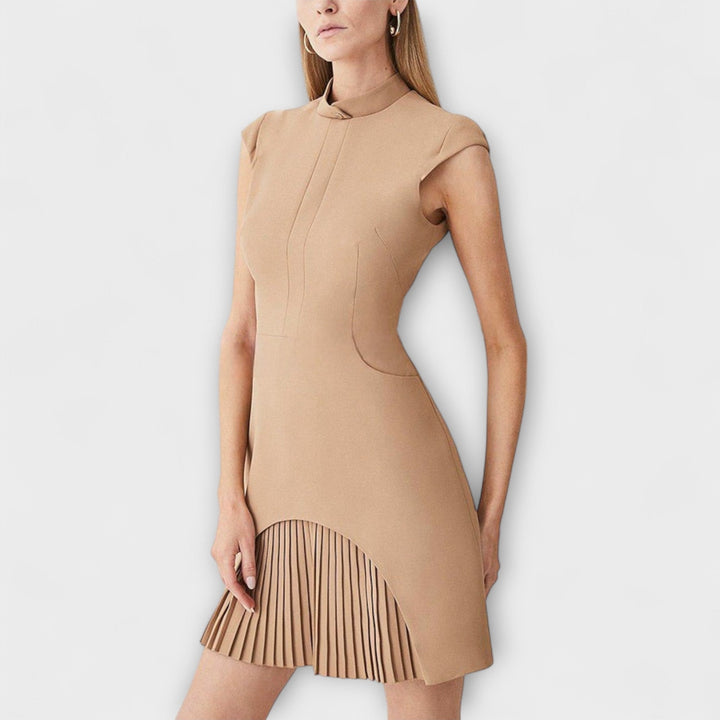 Elowen - Mini šaty s vojenským inspirovaným patchworkem a vysokým límcem