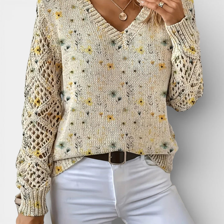 Blanka – Svetřík s jemným květinovým motivem