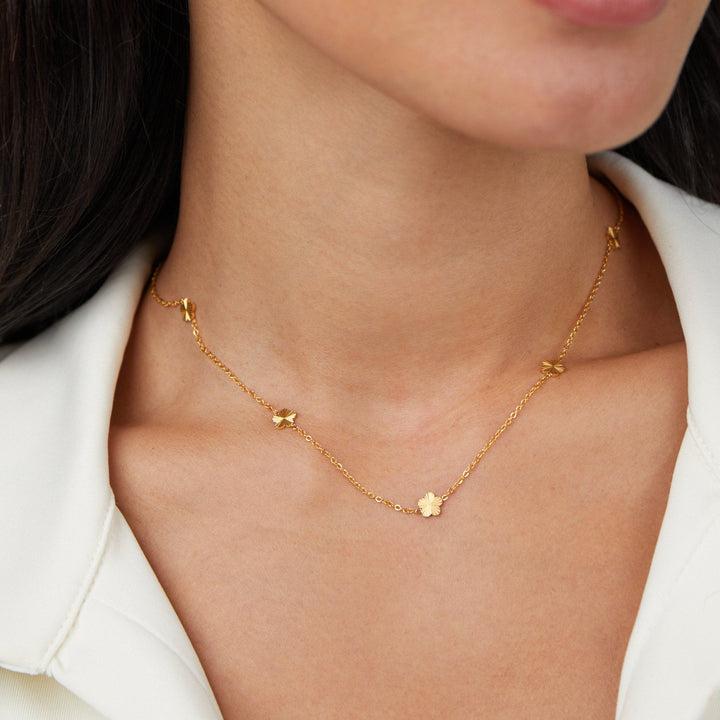 Kathrin – Řetízek s jemnými barevnými akcenty.