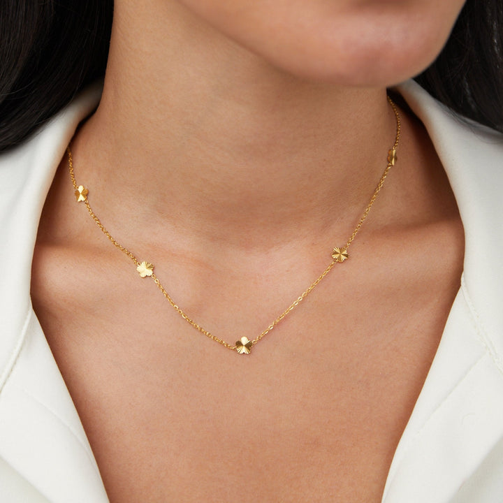 Kathrin – Řetízek s jemnými barevnými akcenty.