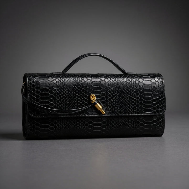 Sammi Kabelka s hadím potiskem