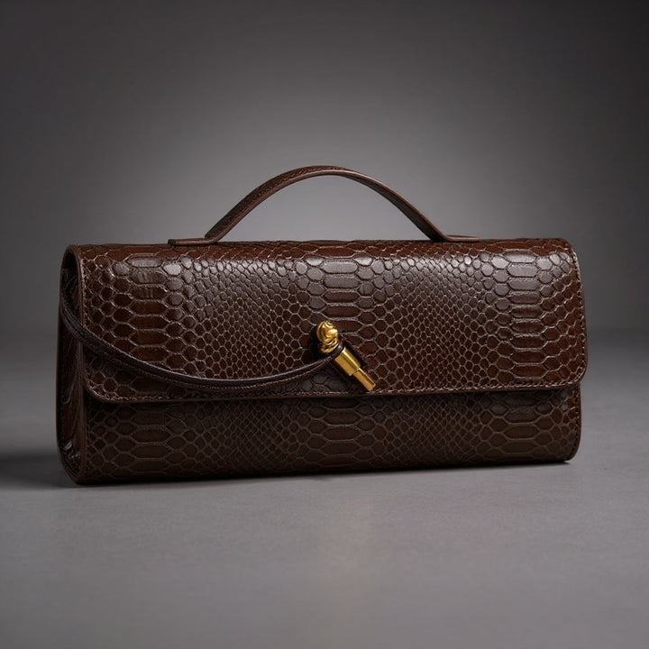 Sammi Kabelka s hadím potiskem