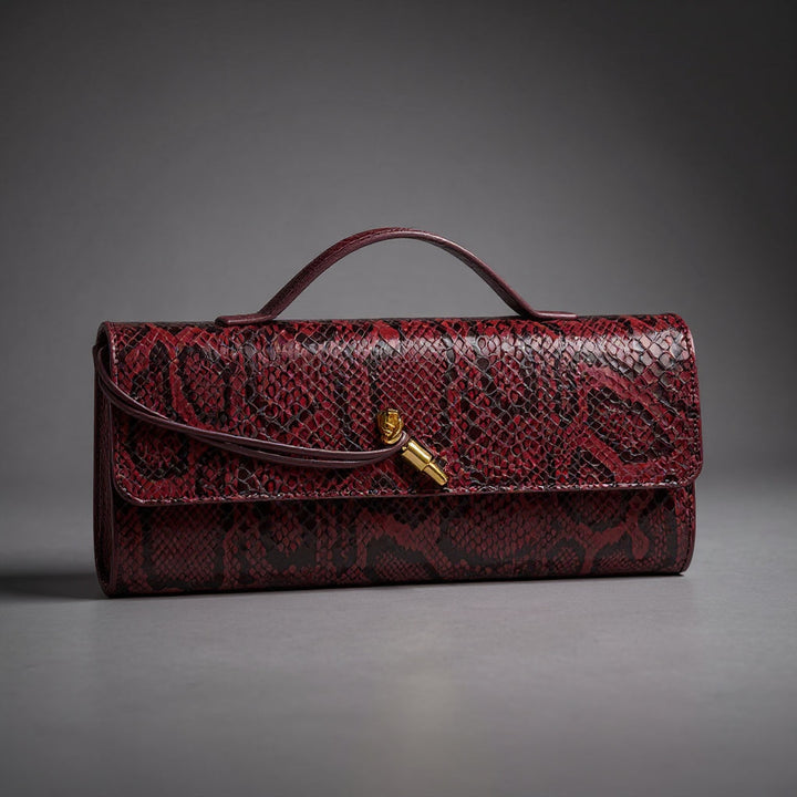 Sammi Kabelka s hadím potiskem