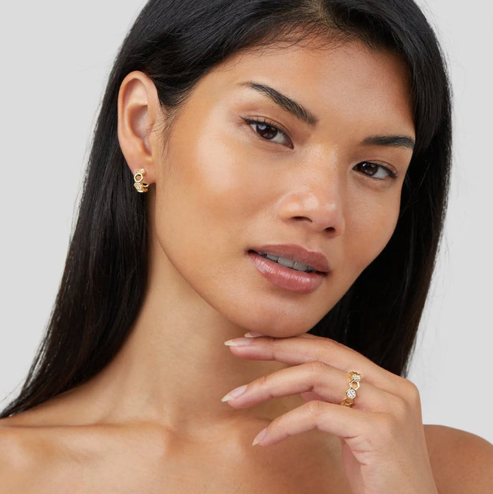 Friedrika – Zlacený prsten s perlovým akcentem.