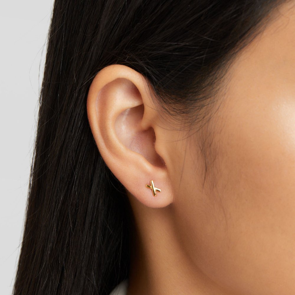 Líza – Zlaté náušnice ve tvaru větvičky.