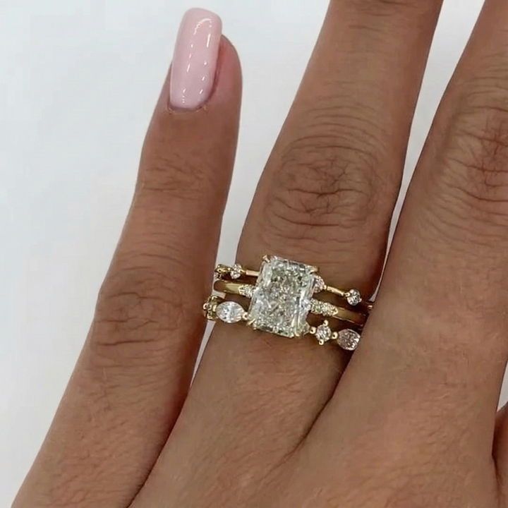 Nora – Diamantový prsten ve vrstveném designu.