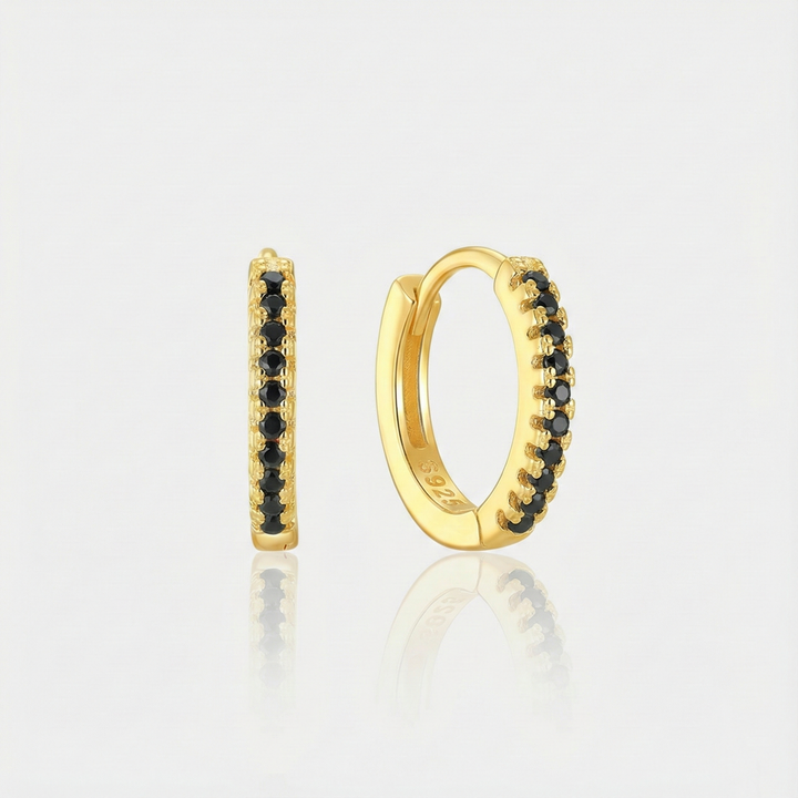 Theresia – Zlaté náušnice s jemným zakřivením.