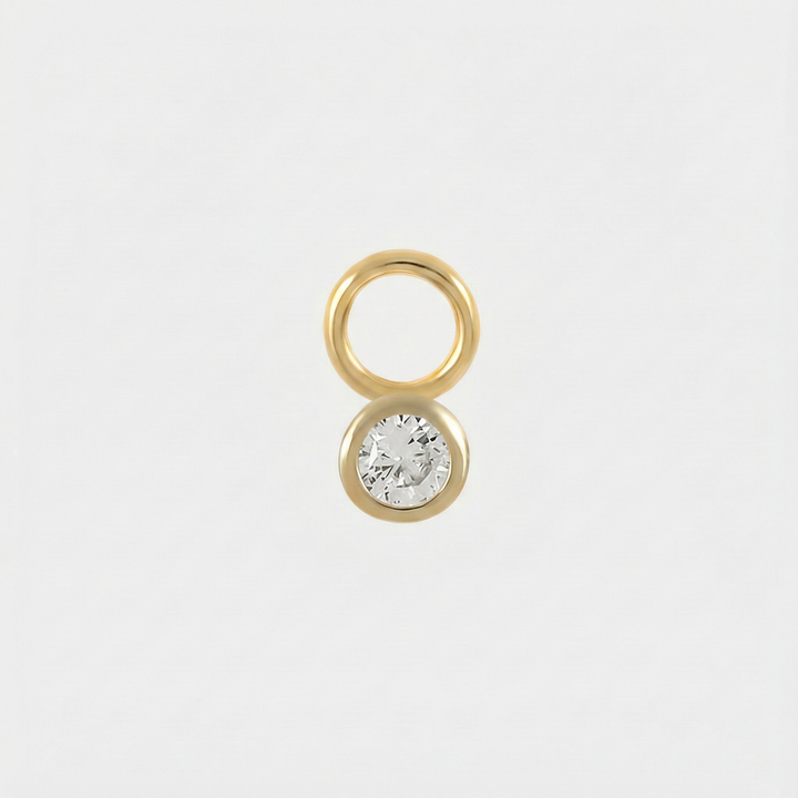 Theresia – Zlaté náušnice s jemným zakřivením.