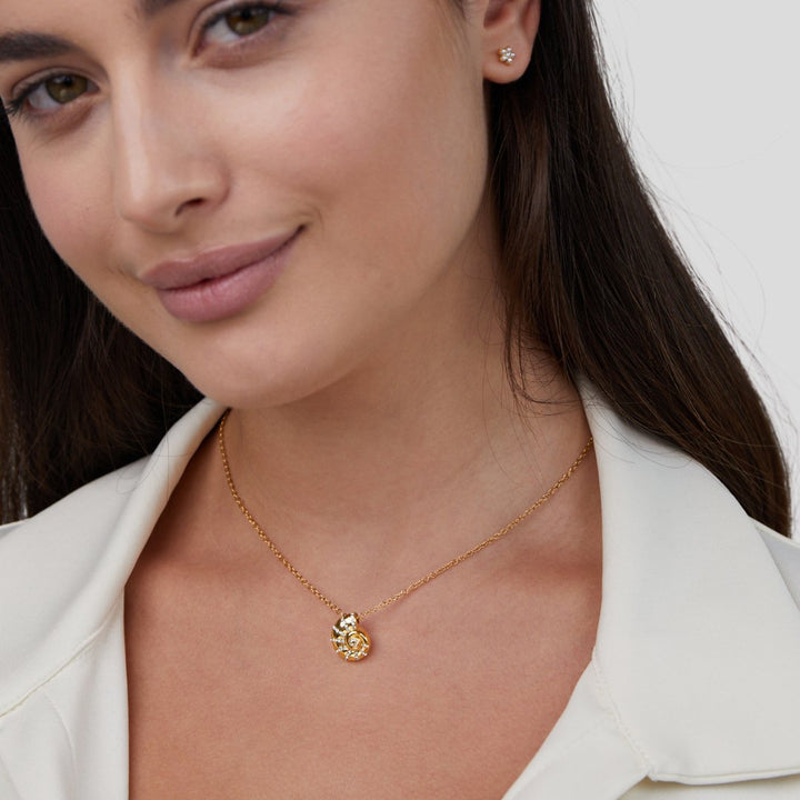 Náhrdelník s krystalovou skořápkou