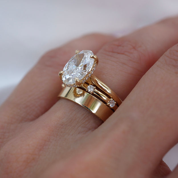 Johana – solitérní prsten s kulatým diamantem.