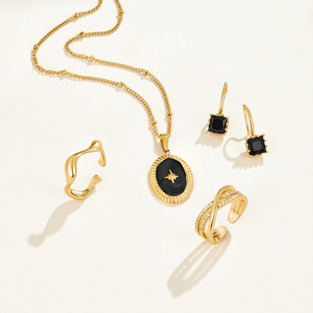 Annemarie – Stříbrné náušnice s jemnou kapkou.