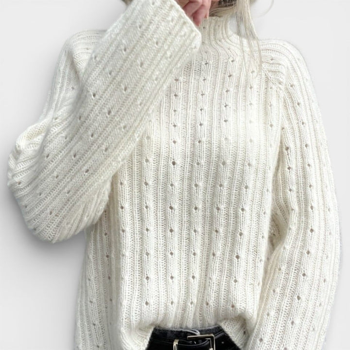 Lilianna – Pružný svetr s polo límcem a krajkovou strukturou