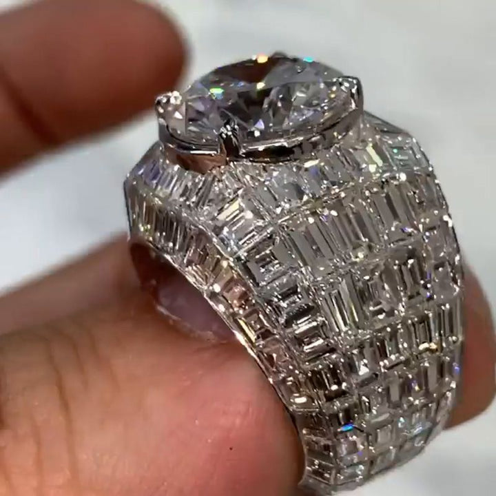 Anna-Lena – Stříbrný diamantový prsten s kulatým brusem.