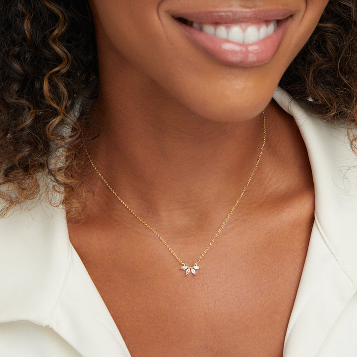 Náhrdelník s krystalovými listy