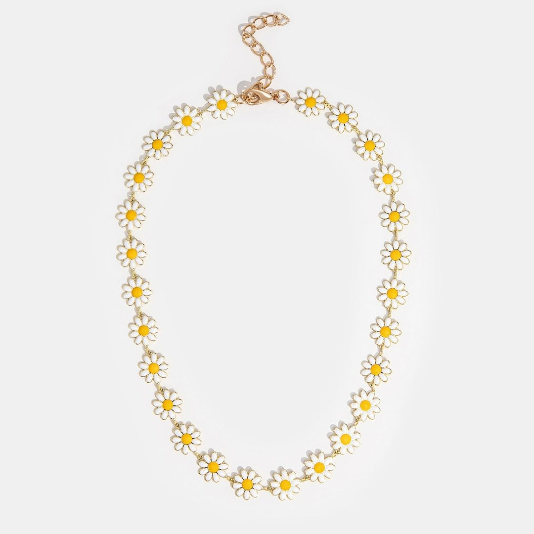 Alena – Diskrétní řetízek s malými přívěsky.