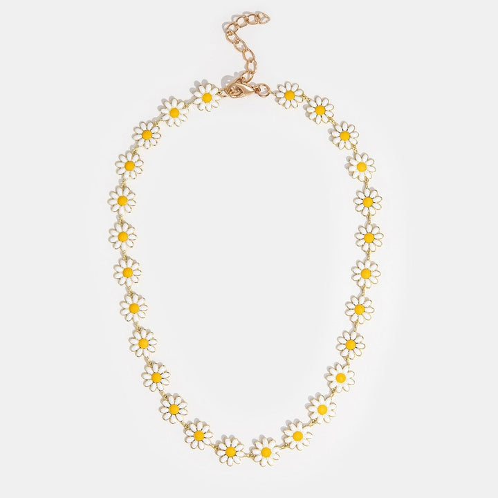 Alena – Diskrétní řetízek s malými přívěsky.